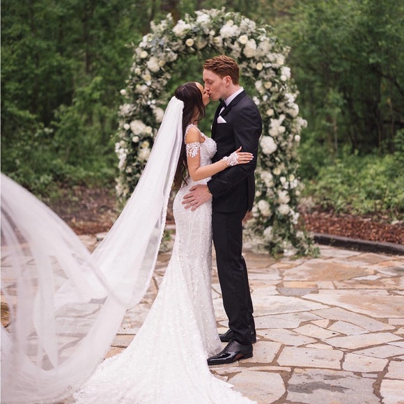 Galia Lahav Gown & Veil - Picture 5 of 7